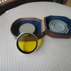 Voigtlander 49mm filter Chrome with leather case RARE  302/49 Yellow/green filter
