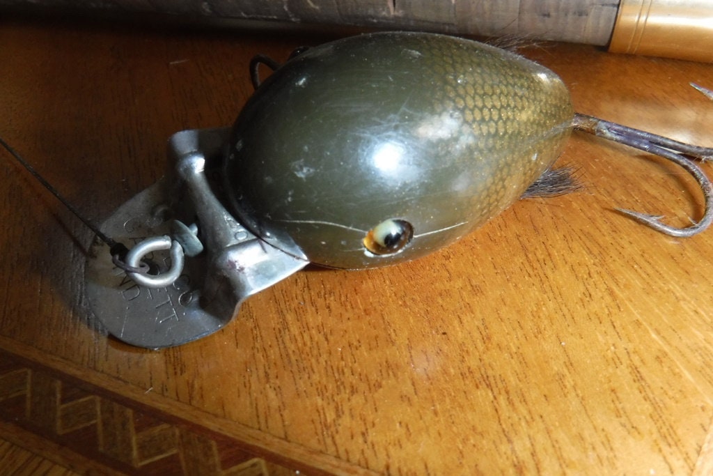 c c b co garrett ind fishing lure C.c.b.co. Garrett, Ind. Dingbat Lure Pat Date 9-7-20 Wood and Glass Eyes