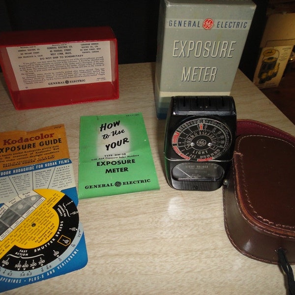 General Electric Photo Exposure Meter / Model DW 58 leather case manual original box and leash 1940s