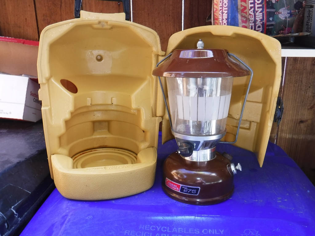 Coleman Lantern Model 275 Brown 3/81 W/ Gold Clamshell Case 11/80