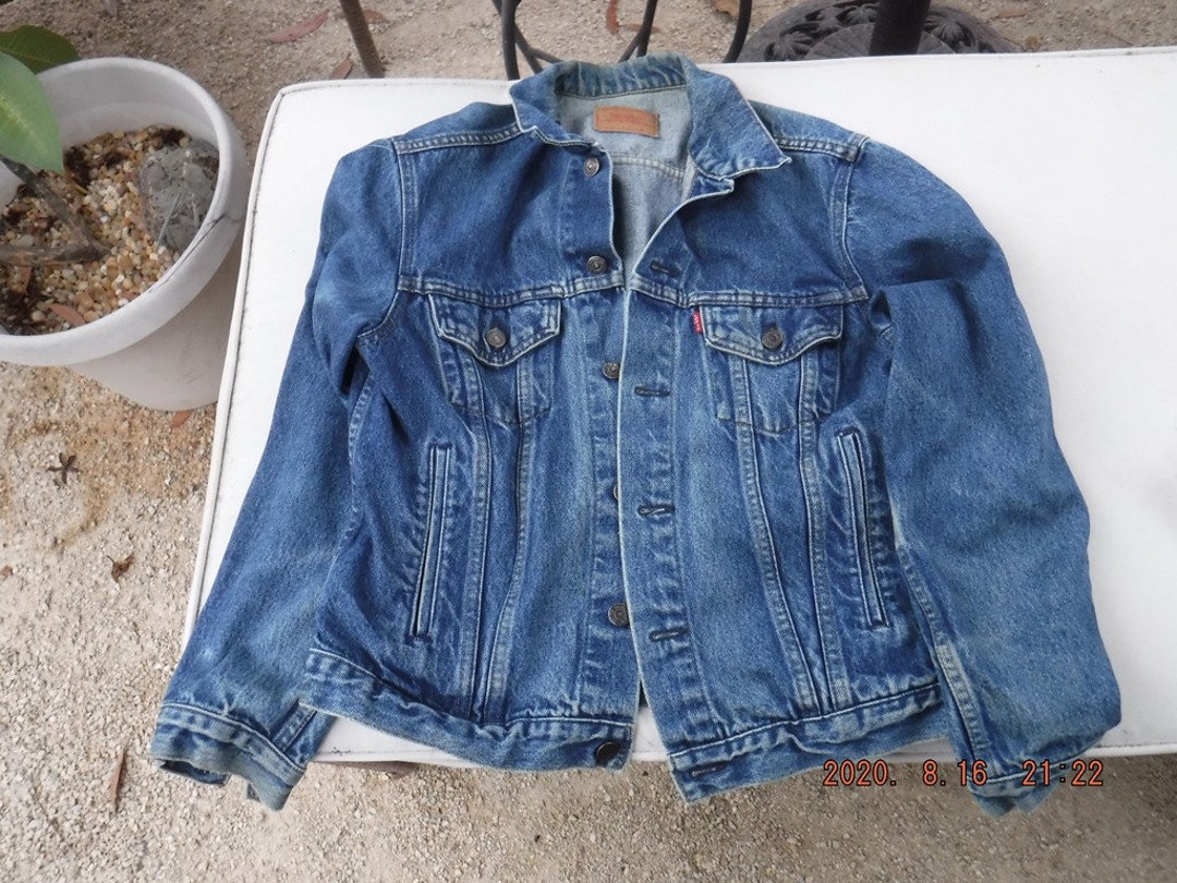 Red levi shop jean jacket