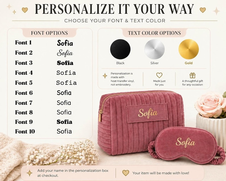 Op de afbeelding: Een gepersonaliseerde make-uptas en slaapmaskerset in een stoffige roze kleur. De tas en het masker zijn geborduurd met de naam "Sofia" in gouden letters. De afbeelding toont ook lettertype- en kleuropties voor personalisatie.