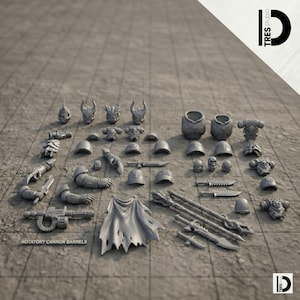 Puede incluir: Una colección de figuras y componentes en miniatura grises, que incluyen cascos, piezas de armadura, armas y una capa. El texto "ROTATORY CANNON BARRELS" es visible. Los elementos están dispuestos sobre una superficie texturizada.