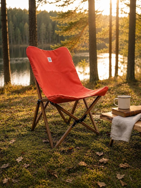 Orangefarbener Campingstuhl aus Buchenholz, faltbar, wasserabweisender Sitz