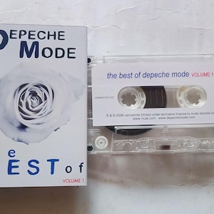 以下が含まれることがあります： つや消し仕上げの、斑点模様のセラミックマグカップ3個セット。マグカップはクリーム色、ライトグレー、ダークグレーの3色。各マグカップはシンプルでミニマルなデザインで、丸みを帯びたハンドルが付いています。