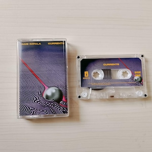 Tame Impala – Currents kassettband | Psykedelisk pop / Indie | Samlarutgåva