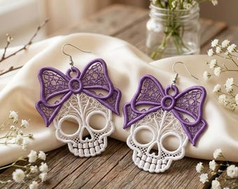 FSL Totenkopf-Ohrringe mit Schleife – Maschinenstickmuster, freistehende gotische Spitzenohrringe, niedliches Halloween-Schmuckstickmuster