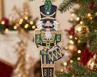 Diseño de bordado de encaje independiente Cascanueces FSL Patrón de adorno navideño para bordado a máquina