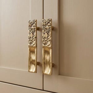 Tirador de latón artesanal para gabinete - Diseño orgánico texturizado / Herrajes de estilo rústico moderno