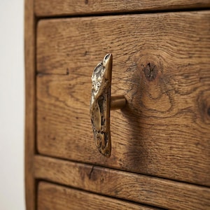 Pomello per mobile in ottone scultoreo fatto a mano / Hardware moderno organico