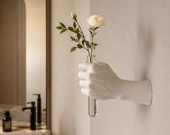 Skulptural handväggvas | Nordisk blomhållare i harts, konstnärlig dekor