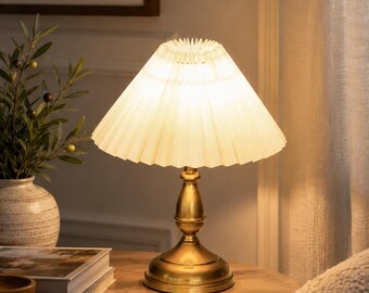 Vintage veckad mässingsbordslampa, mysig varm stämningsbelysning, elegant nattduksbordsdekor