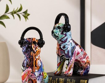 Graffiti Bulldog Skulptur | Pop Art Hunddekor med Hörlurar, Modern Accent