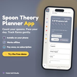 以下が含まれることがあります： ダークグレーの背景にSpoon Theory Plannerアプリのインターフェースを表示するスマートフォン。画面にはスプーンのカウントトラッカー、症状ログ、ナビゲーションアイコンが表示されています。テキストにはSpoon Theory Planner AppとTry the free demoが含まれています。