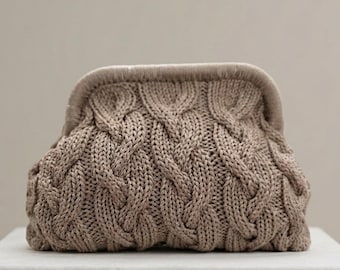 Handmade Cable Knit Clutch Bag, Elegant Knitted Pouch Purse, Soft Woven Evening Bag, Trendy Cozy Handbag, Unique Chic Gift for Her, Beige