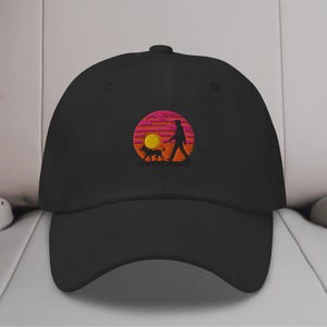 Zonsondergang wandelhoed, geborduurde avonturenpet, natuurliefhebber papa hoed, outdoor ontdekkingsreiziger cadeau, wandelpad hoed, berg zonsondergang pet