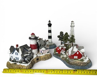 Lote de 4 figuras de faro costero de pueblo, temática de Connecticut. Falta una.