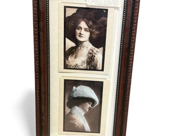 Impresiones de retratos de damas vintage enmarcadas, sepia y tintadas a mano, con marco de madera ornamentado.