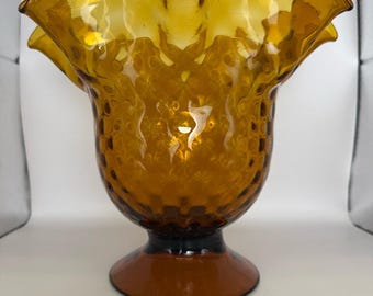 Jarrón vintage de pedestal de ámbar con borde ondulado y textura de tachuelas