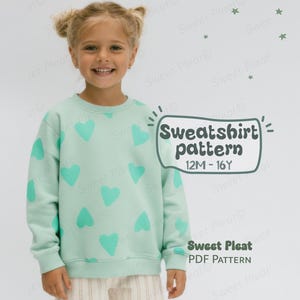 Puede incluir: Sudadera verde claro con estampado de corazones. La prenda tiene cuello redondo y mangas largas. El texto en la imagen dice "Sweatshirt pattern 12M-16Y" y "Sweet Pleat PDF PATTERN".