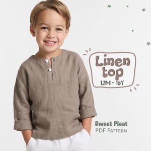 Puede incluir: Un niño lleva una camiseta de lino color topo de manga larga con cuello abotonado. La imagen incluye el texto "Linen top 12M - 16Y" y "Sweet Pleat PDF Pattern."
