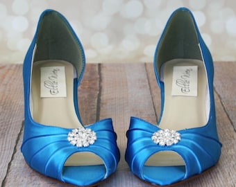 Trouwschoenen, eenvoudige trouwschoenen, iets blauws, iets blauwe schoenen, kitten hakken, peeptoes, brede breedte, blauwe trouwschoenen, schoenen