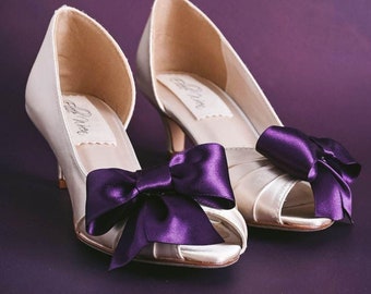 Zapatos de boda personalizados, zapatos de marfil para novia, zapatos de novia sencillos, zapatos de lazo para novia, zapatos de lazo berenjena, tacones de boda de tacón bajo