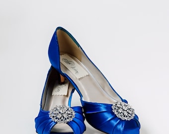 Blauwe schoenen voor de bruid, iets blauwe trouwschoenen, blauwe bruidshakken, eenvoudige bruidsschoenen, koningsblauwe trouwschoenen, lage hak trouwschoenen