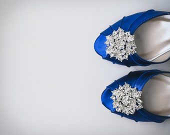 Blauwe bruidshakken, eenvoudige bruidsschoenen, koningsblauwe trouwschoenen, lage hak trouwschoenen, iets blauwe trouwschoenen, blauwe schoenen voor bruid