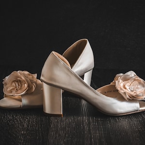 Ivory Wedding Shoes, Flower Bride Shoes, Custom Bridal Shoes, Unique Wedding Heels, Block Heel Wedding Shoes, Low Heel Bride Shoes
