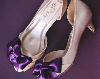 Zapatos de novia color marfil, zapatos de novia sencillos, zapatos de boda personalizados, zapatos de lazo para novia, zapatos de lazo color berenjena, tacones de boda de tacón bajo