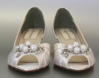 Ivory Wedding Shoes, Custom Wedding Shoes, Pearl Bride Shoes, Pearl Wedding Accessories, Simple Shoes for Bride, Ivory Bridal Heels