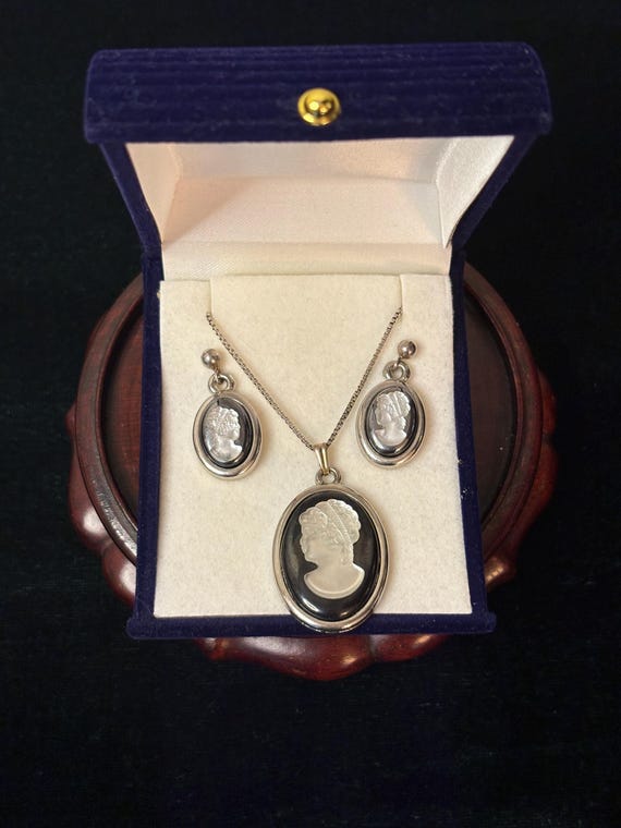 Sterling Silver Cameo Pendant & Earring Set with Box