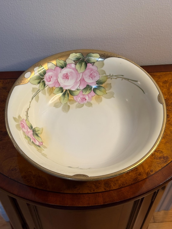 Hand-Painted Nippon Porcelain Serving Bowl, Japan, Nippon Period, c. 1891-1921