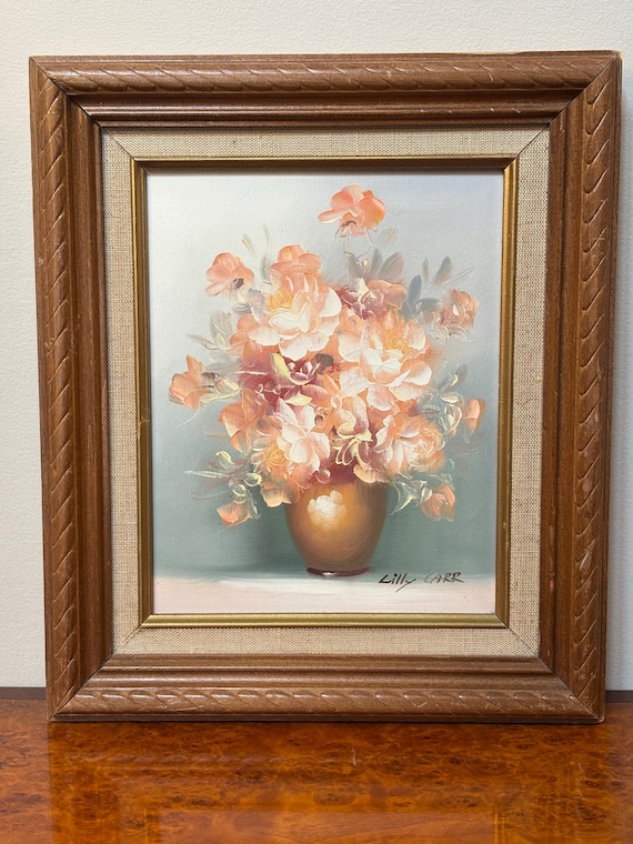 Floral Still Life Oil Painting (Peach) Signed Lilly Carr Mid-Late 20th Century