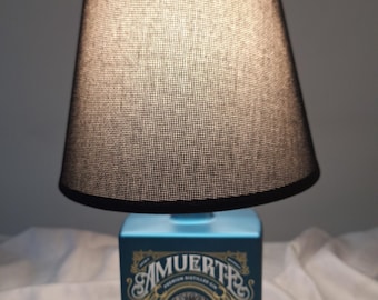 Amuerte verde table lamp, gift, upcycling, handmade, gin, lampada design, lampada bottiglia, giftidea