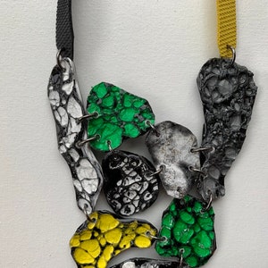v shaped cubical texture necklace image 5