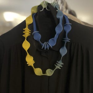Collar multicolor, collar llamativo azul, collar largo de tela