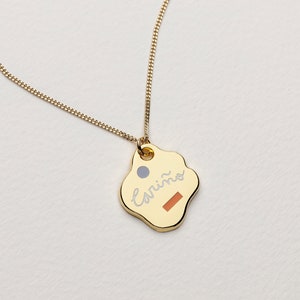 Cher collier pendentif en émail, bijoux amulette, cadeau de la Saint-Valentin, charme en émail, collier Depeapa Dear/Cariño image 2