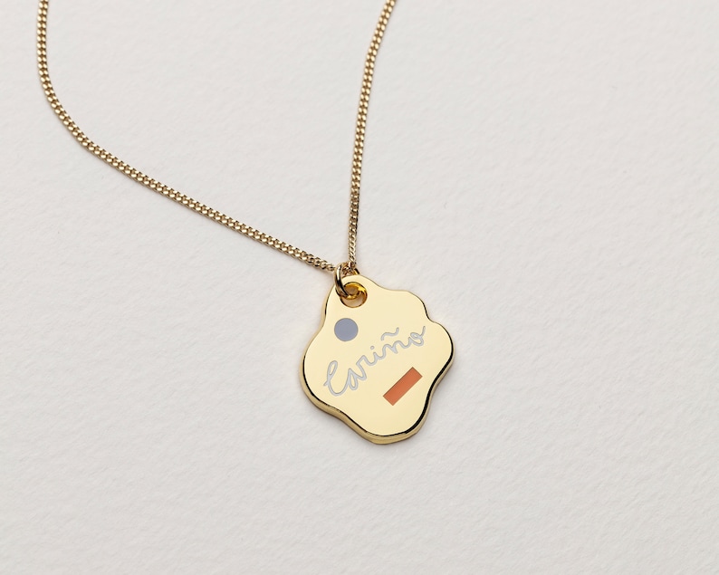 Cher collier pendentif en émail, bijoux amulette, cadeau de la Saint-Valentin, charme en émail, collier Depeapa Dear/Cariño image 2