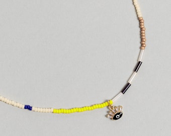 Halsband met kristallen van kleur met colgante de ojo esmaltado. Gargantilla de cuentas, Collar de perlas - No04 - Colección RECREO