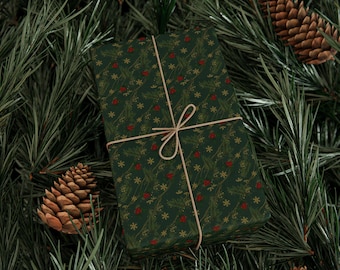 Geschenkpapier mit Stechpalmen- und roten Beerenmotiv | Weihnachtsgeschenkrolle