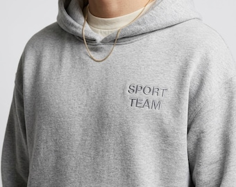 Sportteam-Hoodie mit minimalistischem Logo | Individueller Name auf Brust und Ärmel