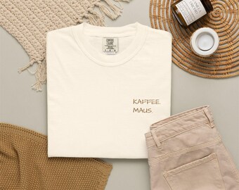 Kaffee Maus Script Logo T-Shirt | Minimales handgeschriebenes T-Shirt auf der Brust