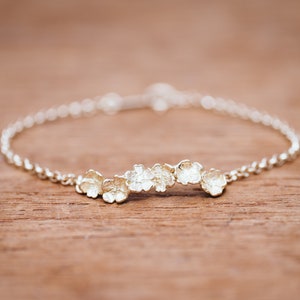 Sakura 18K bracelet - Sakura jewelry - flower bracelet - Japanese design - Gift for her - Symbolic design - chain bracelet - ethical gold