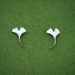 Platinum gingko earrings - Gingko mini earrings - Ginkgo jewelry - Made in Japan - Gingko leaf - Gingko jewelry - Autumn leaf