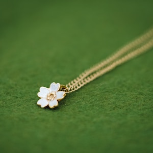 Sakura necklace - Cherry blossom - Japanese jewelry - Japanese flower - Silver and gold combination - Pendant and chain set -