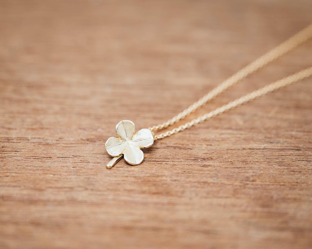 18K Gold Clover Pendant - Japanese Jewelry - Four Leaf Clover