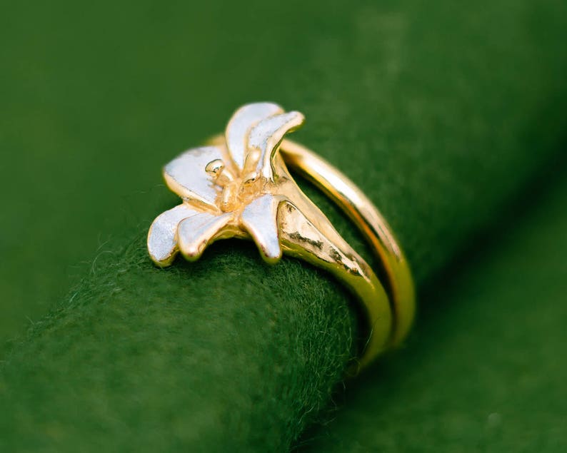 Lily Ring - Adjustable Ring - Flower - Classic Design - Gold and Silver ...
