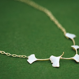 Gingko 5-leaf necklace - Japanese - Fall leaf - Gold and silver - hypoallergenic - Ginkgo jewelry